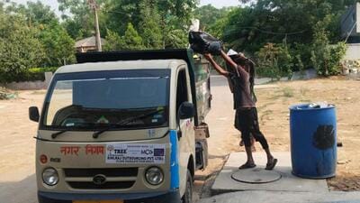 According to estimatesby the civic body, BWGs contribute nearly 500 tonne of waste daily in Gurugram, underscoring the need for their cooperation in managing the city’s mounting waste. (HT Archive) According to estimatesby the civic body, BWGs contribute nearly 500 tonne of waste daily in Gurugram, underscoring the need for their cooperation in managing the city’s mounting waste. (HT Archive)