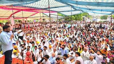 Addressing the students, farmer leader Rakesh Tikait said the people associated with Rashtriya Swayamsevak Sangh (RSS) have taken control over the educational institutes without any merit. (HT Photo) Addressing the students, farmer leader Rakesh Tikait said the people associated with Rashtriya Swayamsevak Sangh (RSS) have taken control over the educational institutes without any merit. (HT Photo)