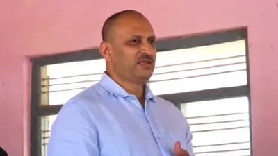 Karnataka BJP MP Anantkumar Hegde and his aides allegedly assaulted a family travelling in another vehicle. (ANI) Karnataka BJP MP Anantkumar Hegde and his aides allegedly assaulted a family travelling in another vehicle. (ANI)