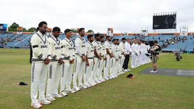 India vs England, 1st Test: Players from both sides are wearing black armbands to pay their respects to Dilip Doshi (BCCI- X) India vs England, 1st Test: Players from both sides are wearing black armbands to pay their respects to Dilip Doshi (BCCI- X)