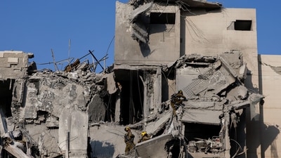 Emergency personnel work at an impacted residential site, following a missile attack from Iran on Israel, amid the Israel-Iran conflict in Be'er Sheva, Israel June 24, 2025. REUTERS/Amir Cohen (REUTERS)