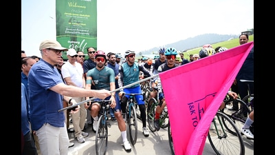 Jammu and Kashmir chief minister Omar Abdullah flags off a cyclothon at Gulmarg in Baramulla on Tuesday. (ANI) Jammu and Kashmir chief minister Omar Abdullah flags off a cyclothon at Gulmarg in Baramulla on Tuesday. (ANI)