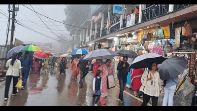 People walking in the rain in Shimla on Tuesday. (Deepak Sansta/HT) People walking in the rain in Shimla on Tuesday. (Deepak Sansta/HT)