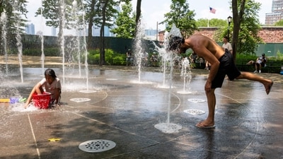 A severe heat wave is affecting nearly 160 million people in the eastern U.S., with temperatures reaching 104°F in New York. (Photo by SPENCER PLATT / GETTY IMAGES NORTH AMERICA / Getty Images via AFP) (Getty Images via AFP) A severe heat wave is affecting nearly 160 million people in the eastern U.S., with temperatures reaching 104°F in New York. (Photo by SPENCER PLATT / GETTY IMAGES NORTH AMERICA / Getty Images via AFP) (Getty Images via AFP)