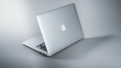 Apple’s ad teaching students how to ask parents for Macs is gone, raising questions about what works in today’s tech ads. (Unsplash)