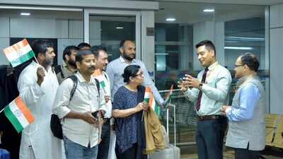 Indian nationals being welcomed upon arrival from Iran under Operation Sindhu, after a special flight from Mashhad carrying 292 evacuees landed in New Delhi (@MEAIndia) Indian nationals being welcomed upon arrival from Iran under Operation Sindhu, after a special flight from Mashhad carrying 292 evacuees landed in New Delhi (@MEAIndia)