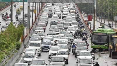 Traffic restrictions were also in place in the city on Monday. (Sunil Ghosh / HT Photo) Traffic restrictions were also in place in the city on Monday. (Sunil Ghosh / HT Photo)