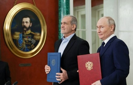 Putin Seeks to Play Both Sides—and Trump—in Iran-Israel Clash Putin Seeks to Play Both Sides—and Trump—in Iran-Israel Clash