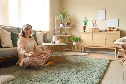 Calming the mind to de-stress helps keep DGBI at bay. (Shutterstock)