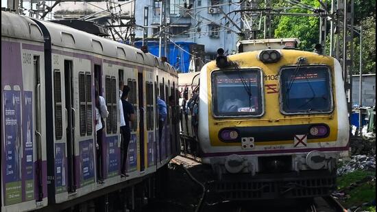 Thane, India. June 10, 2025: Local trains cross near section at Mumbra Railway Station, where four commuters lost their lives and nine others were injured on June 9, 2025, in Thane, India. The incident occurred when the commuters fell from a train heading to Chhatrapati Shivaji Maharaj Terminus. Thane India. June 10, 2025. (Photo by Raju Shinde/HT Photo) (Hindustan Times)