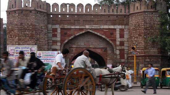There was a sterilisation camp inside Turkman Gate itself. The poor, particularly those who did not have food, were being lured. (HT File)