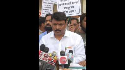 Accused Pramod Kondhare was present at Shaniwarwada during the visit of party leader Gadkari. (HT) Accused Pramod Kondhare was present at Shaniwarwada during the visit of party leader Gadkari. (HT)
