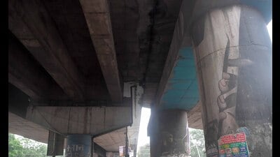 As per the inspection report, the bridge at Gill road suffers from damaged PSC girder and RCC slab bearings. (Manish/HT) As per the inspection report, the bridge at Gill road suffers from damaged PSC girder and RCC slab bearings. (Manish/HT)