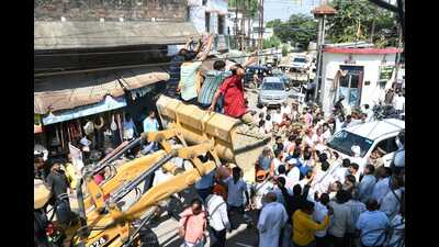 BJP workers on a JCB block the route of an SP delegation in Gorakhpur on Wednesday (HT Photo) BJP workers on a JCB block the route of an SP delegation in Gorakhpur on Wednesday (HT Photo)