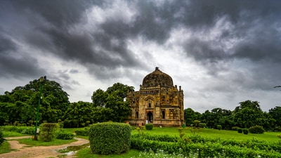 The maximum temperature in the national capital may touch 33-35 degrees Celsius on Wednesday. (File/Raj K Raj/HT PHOTO) The maximum temperature in the national capital may touch 33-35 degrees Celsius on Wednesday. (File/Raj K Raj/HT PHOTO)