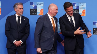 Bulgaria's Prime Minister Rossen Jeliazkov, NATO Secretary General Mark Rutte and Dutch Prime Minister Dick Schoof pose for a photo during a NATO summit in The Hague, Netherlands June 25, 2025. REUTERS/Yves Herman (REUTERS)