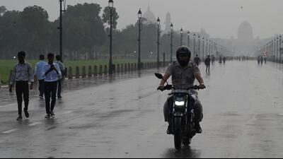 No matter the rainfall, the Capital city shall remain functional, vibrant and energetic in a true Delhi style. (Arvind Yadav/ Hindustan Times) No matter the rainfall, the Capital city shall remain functional, vibrant and energetic in a true Delhi style. (Arvind Yadav/ Hindustan Times)