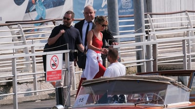 Lydia and Michael Kives board a boat, ahead of the expected wedding of Amazon founder Jeff Bezos and Lauren Sanchez, in Venice, Italy, June 25, 2025. REUTERS/Manuel Silvestri (REUTERS)