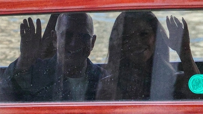 Jeff Bezos and Lauren Sanchez gesture in a boat as they leave Aman Venice hotel, ahead of their expected wedding, in Venice, Italy, June 25, 2025. REUTERS/Guglielmo Mangiapane     TPX IMAGES OF THE DAY (REUTERS)