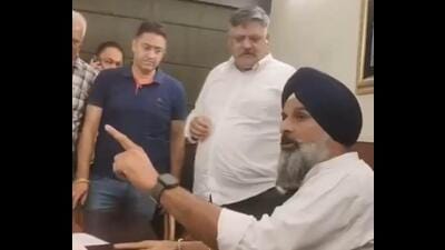 Punjab Vigilance officials with Shiromani Akali Dal leader Bikram Singh Majithia at his residence in Amritsar on Wednesday. (HT Photo) Punjab Vigilance officials with Shiromani Akali Dal leader Bikram Singh Majithia at his residence in Amritsar on Wednesday. (HT Photo)
