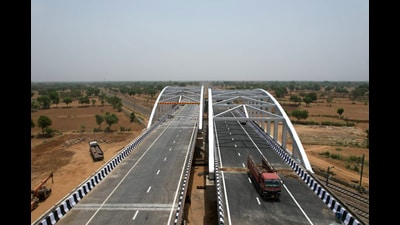The 67.9 km spur connecting Delhi-Mumbai expressway with Jaipur will be opened for traffic from next month by NHAI. (HT PHOTO)