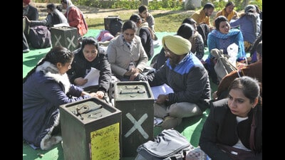 The 73rd and 74th Constitutional Amendments laid down the vision of self-governing villages and towns, backed by decentralised planning and execution. (HT Photo) The 73rd and 74th Constitutional Amendments laid down the vision of self-governing villages and towns, backed by decentralised planning and execution. (HT Photo)