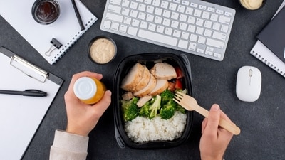 In today’s fast-paced work culture, we often eat on autopilot. But even small, mindful shifts can support long-term gut health. (Freepik) In today’s fast-paced work culture, we often eat on autopilot. But even small, mindful shifts can support long-term gut health. (Freepik)