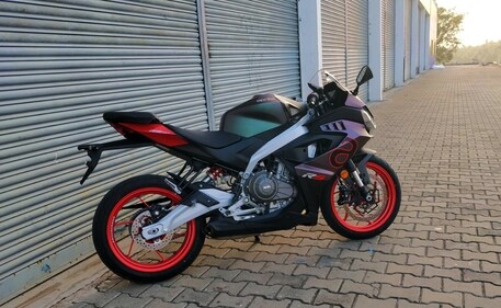 Aprilia RS 457 uses a 270-degree parallel twin engine because of which it sounds amazing. Aprilia RS 457 uses a 270-degree parallel twin engine because of which it sounds amazing.