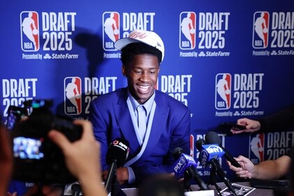 NEW YORK, NEW YORK - JUNE 24: VJ Edgecombe speaks during a Media Availability session prior to the 2025 NBA Draft at Lotte New York Palace on June 24, 2025 in New York City. NOTE TO USER: User expressly acknowledges and agrees that, by downloading and or using this photograph, User is consenting to the terms and conditions of the Getty Images License Agreement. Sarah Stier/Getty Images/AFP (Photo by Sarah Stier / GETTY IMAGES NORTH AMERICA / Getty Images via AFP) (Getty Images via AFP) NEW YORK, NEW YORK - JUNE 24: VJ Edgecombe speaks during a Media Availability session prior to the 2025 NBA Draft at Lotte New York Palace on June 24, 2025 in New York City. NOTE TO USER: User expressly acknowledges and agrees that, by downloading and or using this photograph, User is consenting to the terms and conditions of the Getty Images License Agreement. Sarah Stier/Getty Images/AFP (Photo by Sarah Stier / GETTY IMAGES NORTH AMERICA / Getty Images via AFP) (Getty Images via AFP)