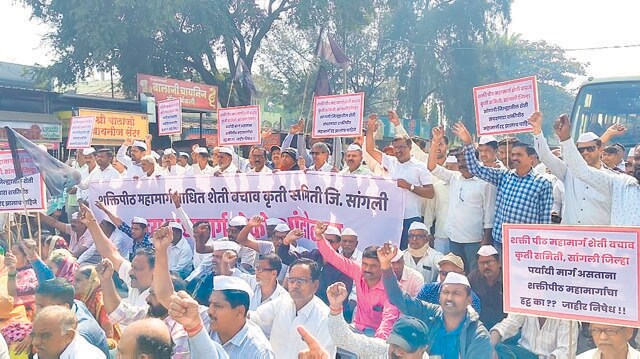 Last month, farmers from Sangli district protested against the proposed Shaktipeeth highway, for which significant portions of their lands are at stake. (HT) Last month, farmers from Sangli district protested against the proposed Shaktipeeth highway, for which significant portions of their lands are at stake. (HT)