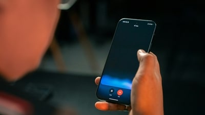Gemini’s update is making Android users rethink privacy. Curious about what’s changing? Get the real story before the July rollout. (Unsplash)