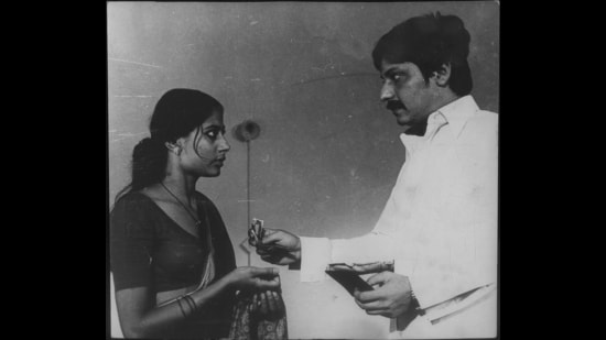 Smita Patil and Amol Palekar in Tarang (1984). (Film still/HT Photo)