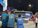 The affected vehicles were towed away and the petrol pump was sealed. The affected vehicles were towed away and the petrol pump was sealed.
