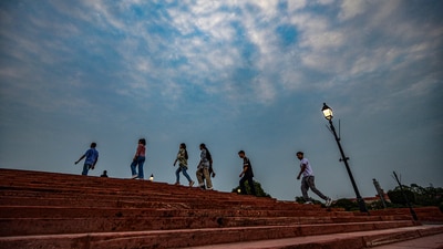 IMD had forecast the monsoon would reach Delhi by June 24, ahead of its normal arrival date of June 27. But the southwest monsoon winds have eluded the capital so far. (HT Photo/Raj K Raj) IMD had forecast the monsoon would reach Delhi by June 24, ahead of its normal arrival date of June 27. But the southwest monsoon winds have eluded the capital so far. (HT Photo/Raj K Raj)