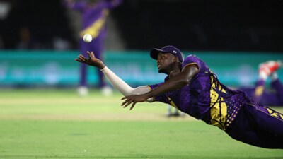 Jason Holder nearly took a one-handed blinder to force a super over in LAKR vs Washington Freedom in the MLC, with Andre Russell reacting by falling to the floor in the background. (Sportzpics) Jason Holder nearly took a one-handed blinder to force a super over in LAKR vs Washington Freedom in the MLC, with Andre Russell reacting by falling to the floor in the background. (Sportzpics)