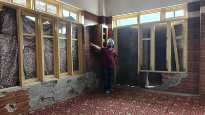 A resident shows the damaged portion of Gurdawara in Poonch. (Waseem Andrabi /Hindustan Times) A resident shows the damaged portion of Gurdawara in Poonch. (Waseem Andrabi /Hindustan Times)