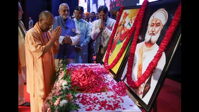 Chief minister Yogi Adityanath pays homage to Bharat Mata during an event organised on Bhamashah Jayanti and Vyapari Kalyan Diwas, in Lucknow on Saturday. (ANI) Chief minister Yogi Adityanath pays homage to Bharat Mata during an event organised on Bhamashah Jayanti and Vyapari Kalyan Diwas, in Lucknow on Saturday. (ANI)