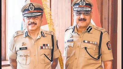 Mumbai, India. Apr 30, 2025: Deven Bharti IPS officer of the 1994 batch took charge as Mumbai Police commissioner from outgoing police Commissioner Vivek Phansalkar at Mumbai Police headquarters in Mumbai. Mumbai, India.Apr 30, 2025. (Photo by Raju Shinde/HT Photo) (Hindustan Times) Mumbai, India. Apr 30, 2025: Deven Bharti IPS officer of the 1994 batch took charge as Mumbai Police commissioner from outgoing police Commissioner Vivek Phansalkar at Mumbai Police headquarters in Mumbai. Mumbai, India.Apr 30, 2025. (Photo by Raju Shinde/HT Photo) (Hindustan Times)