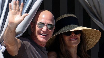 Amazon founder Jeff Bezos and his wife Lauren Sanchez Bezos arrive to Aman Venice hotel, for the last event of their wedding celebrations, in Venice, Italy, June 28, 2025. REUTERS/Guglielmo Mangiapane (REUTERS)