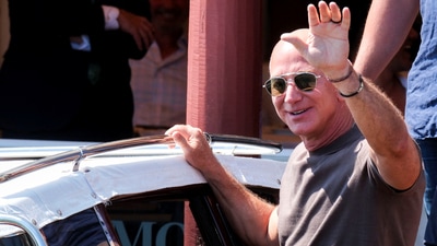 Jeff Bezos and Lauren Sanchez headed for breakfast in Venice on Saturday&nbsp;morning as they got snapped for the first time since their wedding. (REUTERS)