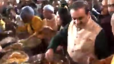 Gautam Adani and wife Priti Adani took part in Rath Yatra and served prasad at ISKCON Kitchen in Puri. (X/ANI) Gautam Adani and wife Priti Adani took part in Rath Yatra and served prasad at ISKCON Kitchen in Puri. (X/ANI)