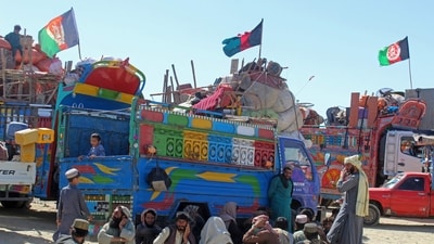 Afghan refugees due for deportation to Afghanistan wait with their belongings outside a holding center near the Pakistan-Afghanistan border. (File photo/AFP) Afghan refugees due for deportation to Afghanistan wait with their belongings outside a holding center near the Pakistan-Afghanistan border. (File photo/AFP)