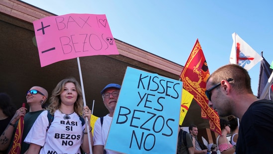Activists were seen holding "kisses yes, Bezos No' posters against wedding between Jeff Bezos and his wife Lauren Sanchez Bezos that took place in Venice on Friday.. (AP Photo/Antonio Calanni)(AP)