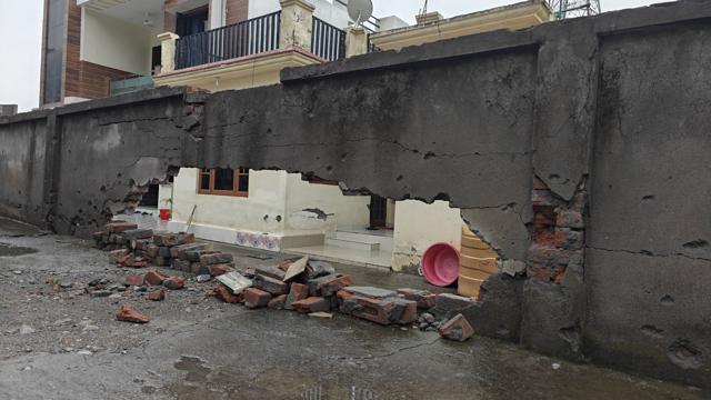 Damaged portion of a wall in Poonch as inhabitants yet to begin renovation work. (Waseem Andrabi /Hindustan Times) Damaged portion of a wall in Poonch as inhabitants yet to begin renovation work. (Waseem Andrabi /Hindustan Times)