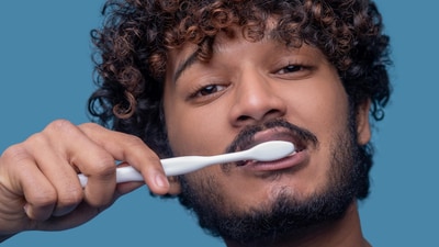 Before you brag about brushing your teeth too hard or too often, know the consequences of your dental routine. (Freepik) Before you brag about brushing your teeth too hard or too often, know the consequences of your dental routine. (Freepik)