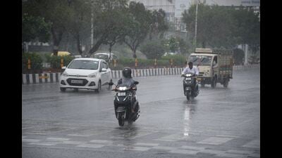 Lucknow experienced light rainfall of 4.6 mm that brought it relief from the sultry weather. (Deepak Gupta/HT) Lucknow experienced light rainfall of 4.6 mm that brought it relief from the sultry weather. (Deepak Gupta/HT)