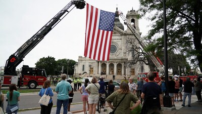 People gather outside the Basilica of Saint Mary's during the funeral of Minnesota lawmaker Melissa Hortman and her husband Mark, two weeks after they were killed by a man impersonating a police officer, in Minneapolis, Minnesota, U.S. June 28, 2025.  REUTERS/Craig Lassig (REUTERS)