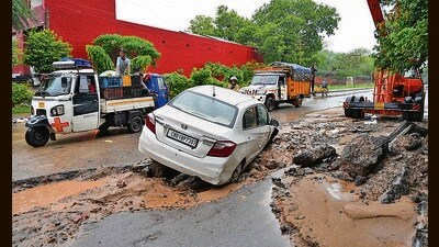 Part of a road under construction near Sector 26 police lines collapses due to heavy overnight rain. (Keshav Singh/HT) Part of a road under construction near Sector 26 police lines collapses due to heavy overnight rain. (Keshav Singh/HT)