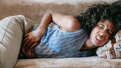 Here's how you can know if food poisoning or appendicitis is causing stomach pain. (pexels) Here's how you can know if food poisoning or appendicitis is causing stomach pain. (pexels)