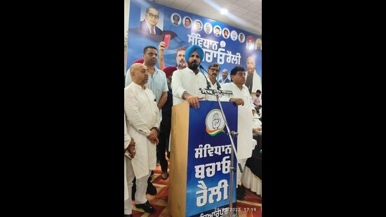 Hoshirpur, Punjab Congress president Amarinder Singh Raja Warring addressing a rally in Hoshiarpur on Sunday. (Harpreet Kaur/HT)